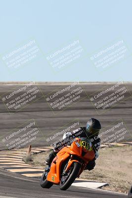 media/Jan-15-2026-Racers Edge (Thu) [[dfebeb70ab]]/3-B Group/Session 2 (Bowl Exit)/